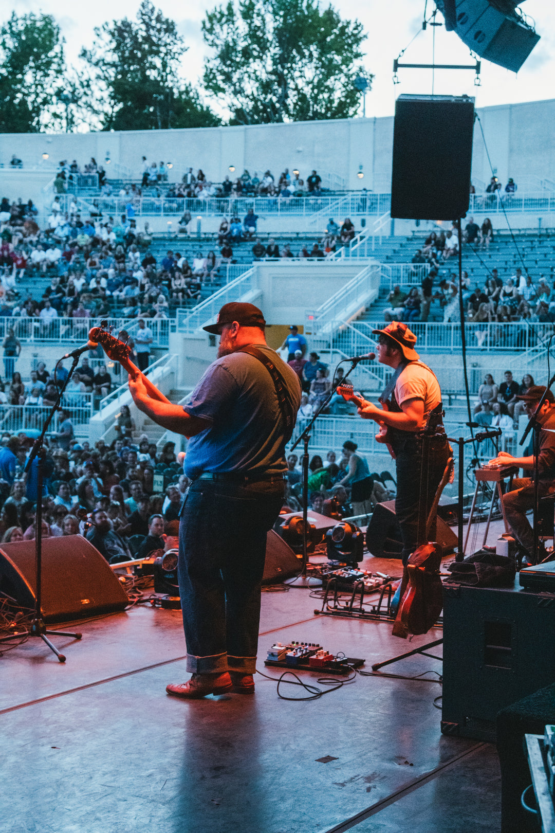 EARLY JAMES JOINS THE BLACK KEYS ON THEIR DROPOUT BOOGIE TOUR